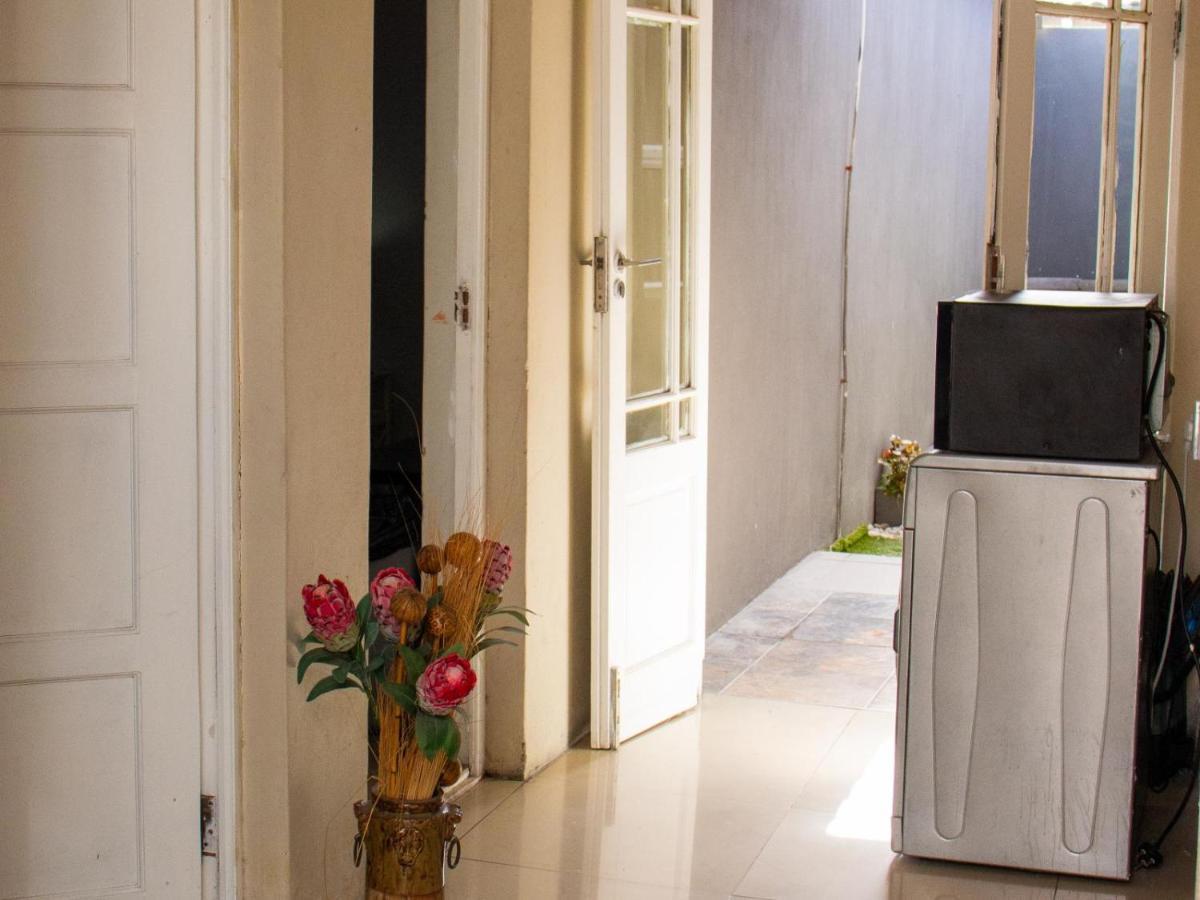 Bed & Breakfast Maseyi On 8 Cape Town