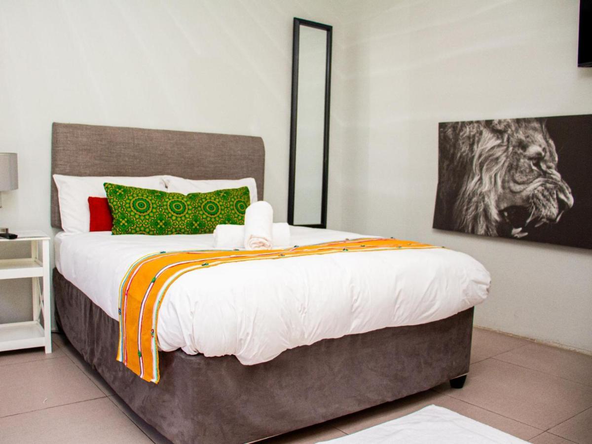 Bed & Breakfast Maseyi On 8 Cape Town